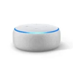 Enceinte Amazon Echo Dot (3e génération), tissu sable, vue de face avec son anneau lumineux bleu